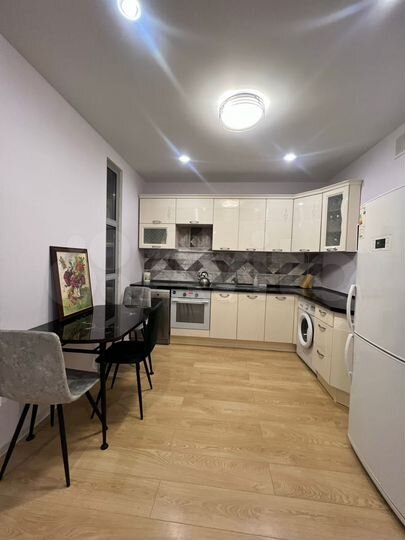 3-к. квартира, 100 м², 2/23 эт.