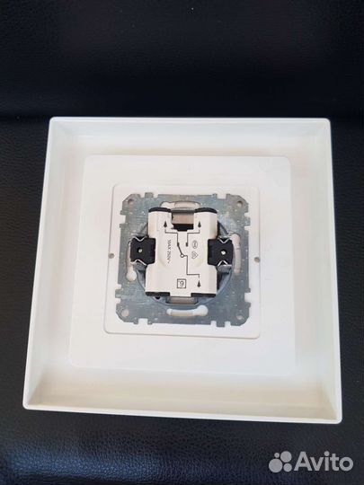 Большой выключатель Merten