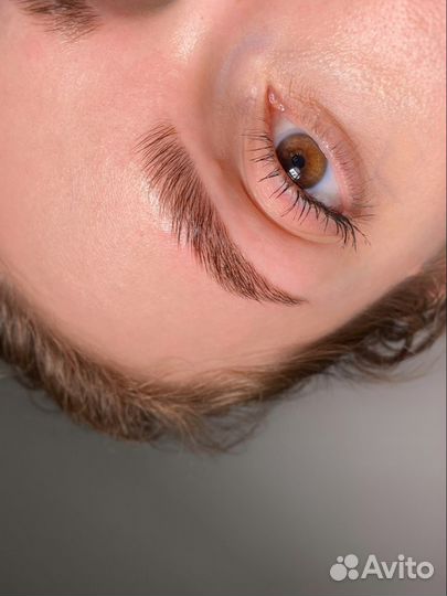 Модель на ламинирование бровей