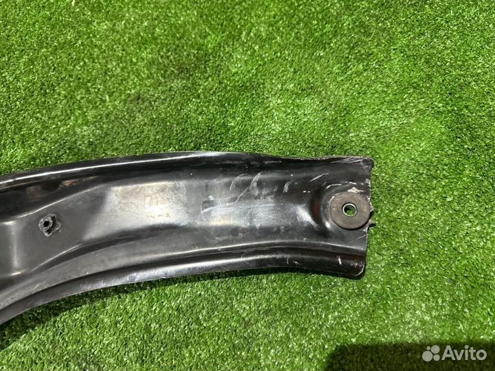 Верхняя накладка передней панели(телевизора) Mazda