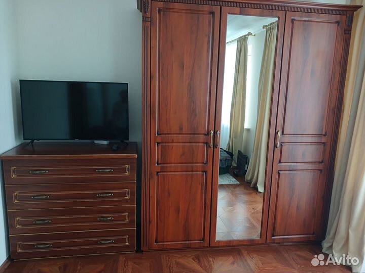Продам спальный гарнитур