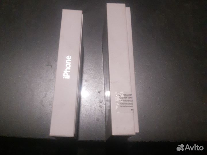 Коробки от iPhone и Samsung
