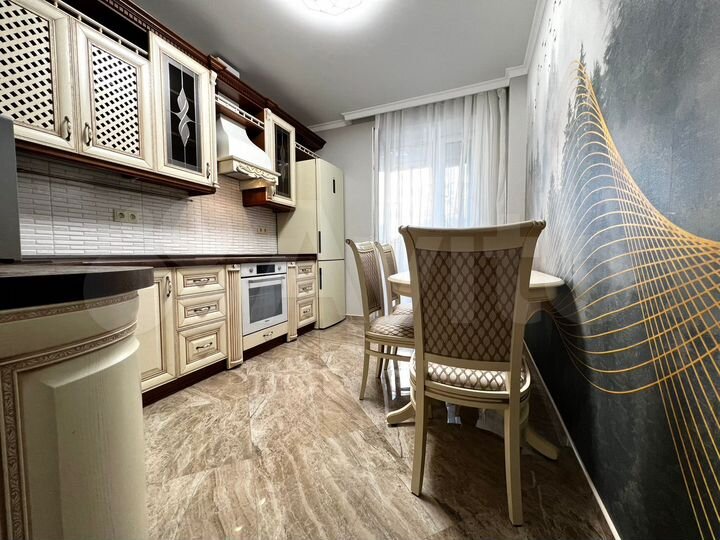 2-к. квартира, 65 м², 10/17 эт.