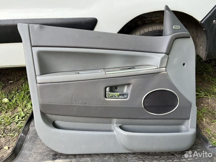 Обшивки дверей Jeep Grand Cherokee wk1