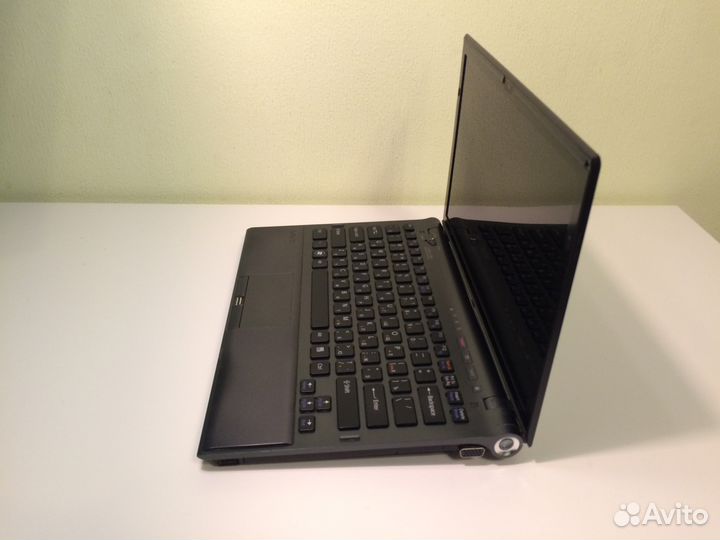 Ноутбук Sony vaio VPC-Z13V9R