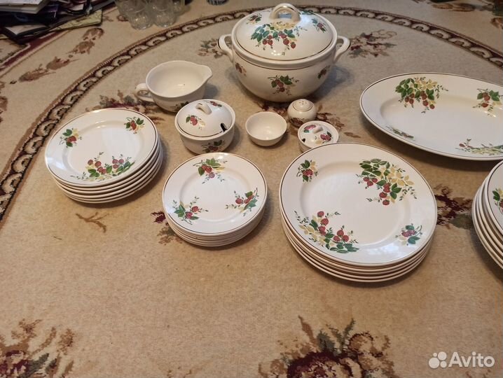 Столовый гарнитур на 33 предмета 