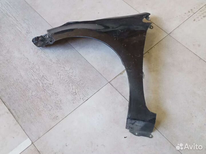 Крыло переднее левое Toyota Corolla E160 E180