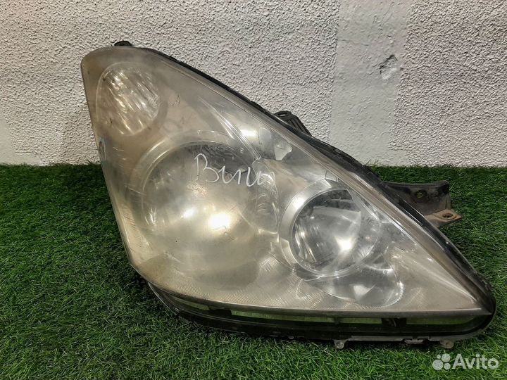Фара правая на Toyota Wish 1