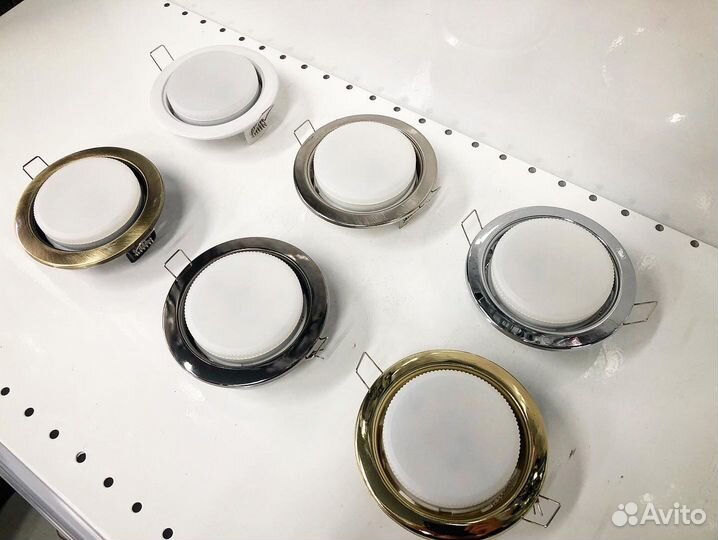 Точечные светильники и лампочки