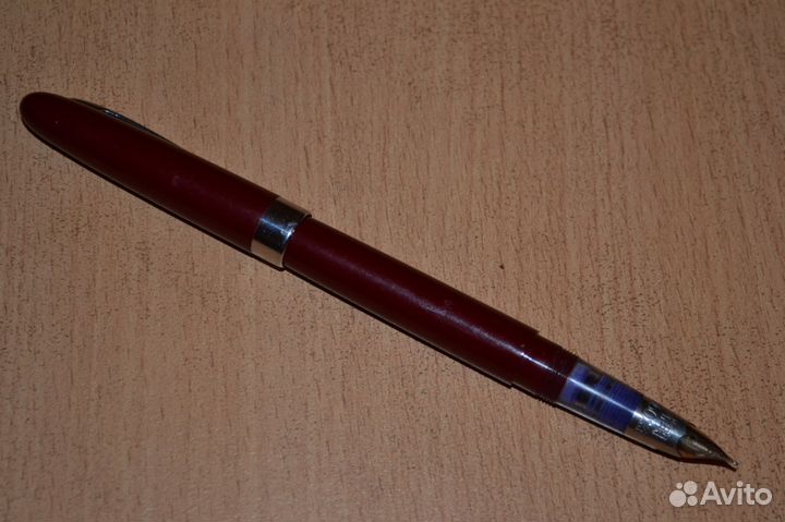 Авторучка с золотым пером. Свет 215