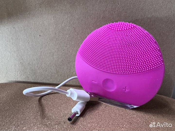 Щеточка для умывания лица силиконовая