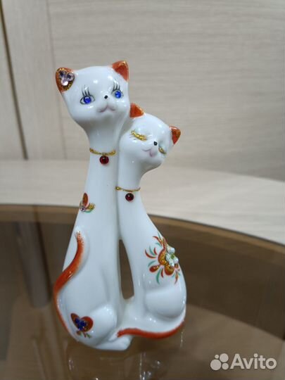 Сувениры, копилки, подставки для телефона