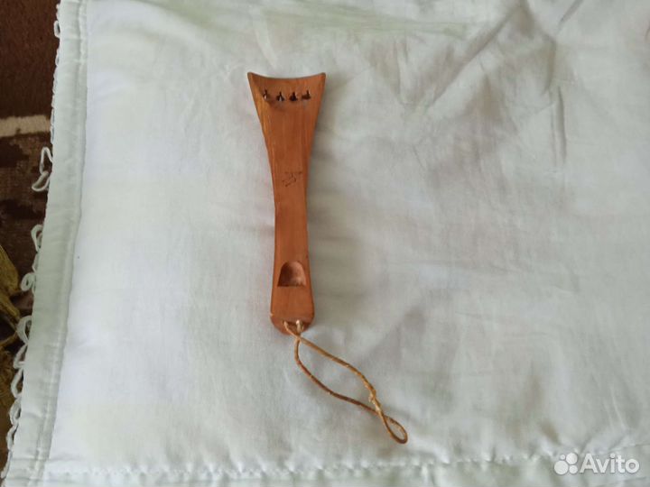 Деталь для виолончели. Крепится на гриф. Запасная