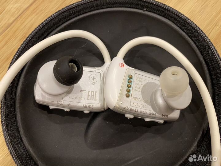 Наушники для плавания Sony Walkman