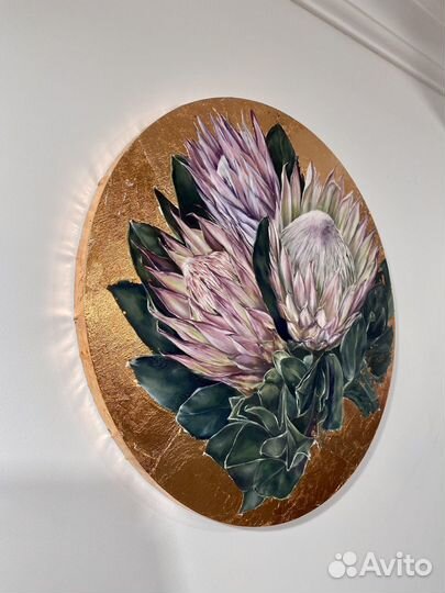 Круглая картина с поталью протеи