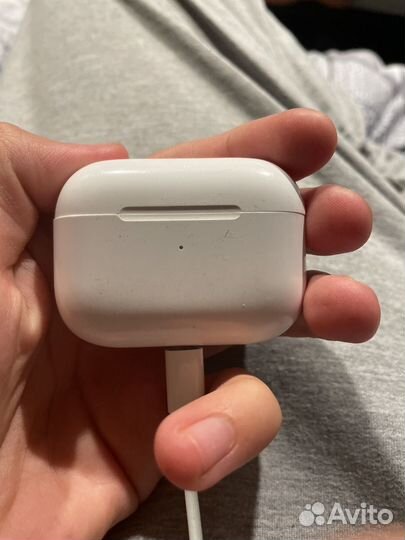 Airpods про