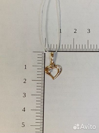 Золотая подвеска с камнем