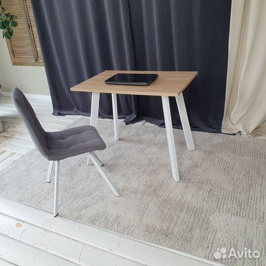 Компьютерный стол Ник Дуб 90*60 см. Белые ножки