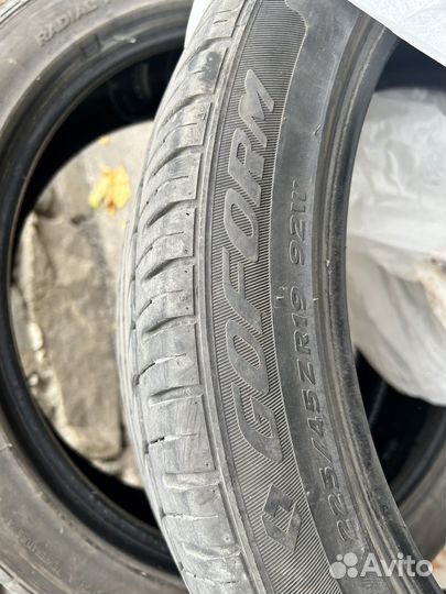 Accelera 651 225/35 R19