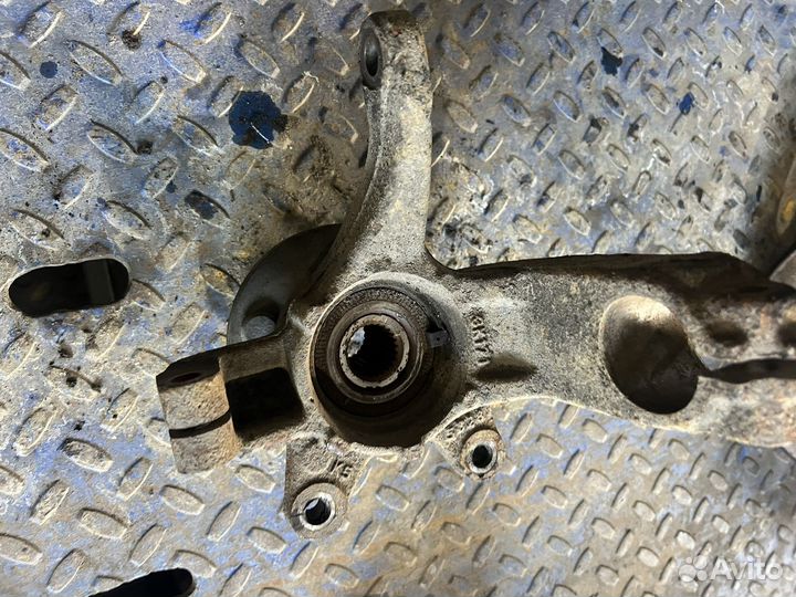 Поворотный кулак Mazda Verisa Demio