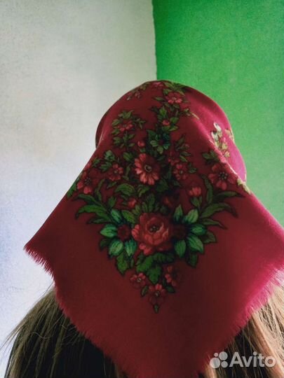 Павловопосадский красный платок