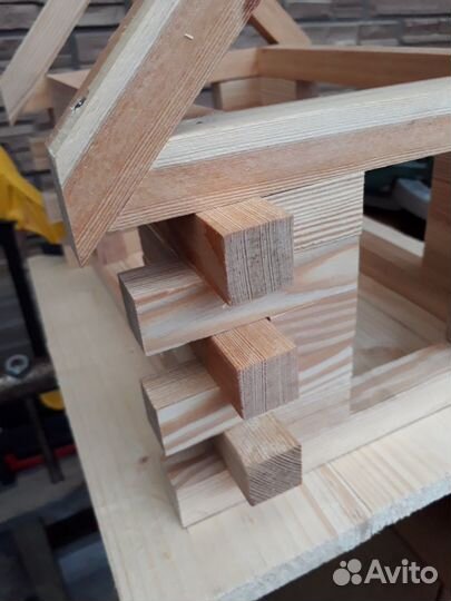 Кормушка для птиц