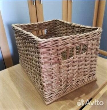 Короб на фанерном дне из бумажной лозы