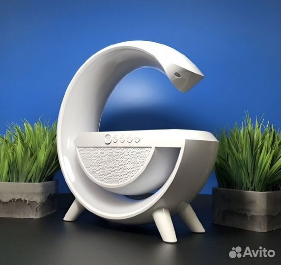 Умный Светильник с колонкой и беспроводной зарядко