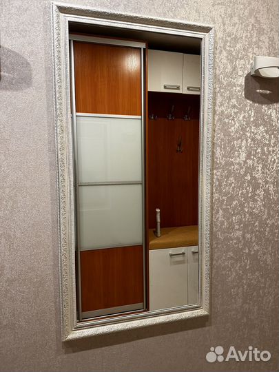 Зеркало настенное в багете