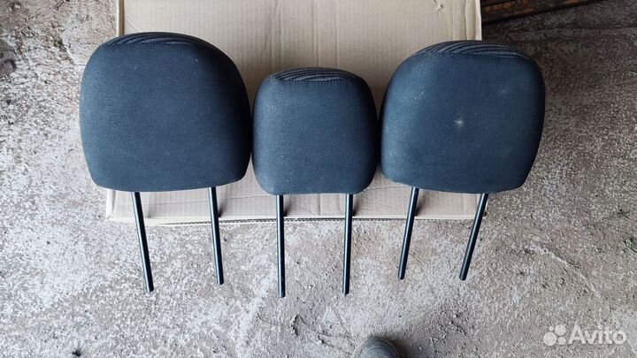 Подголовники задние от Рено Сандеро 2011