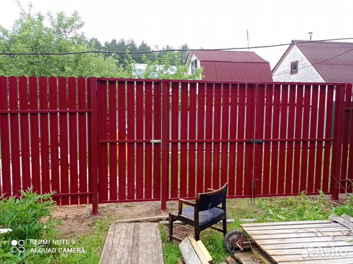 Забор из металлического штакетника под ключ