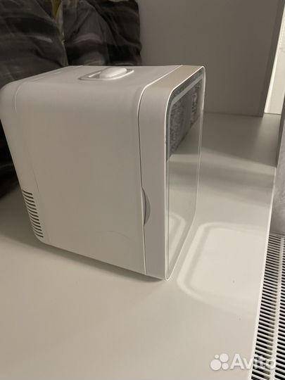 Мини-холодильник для косметики и лекарств