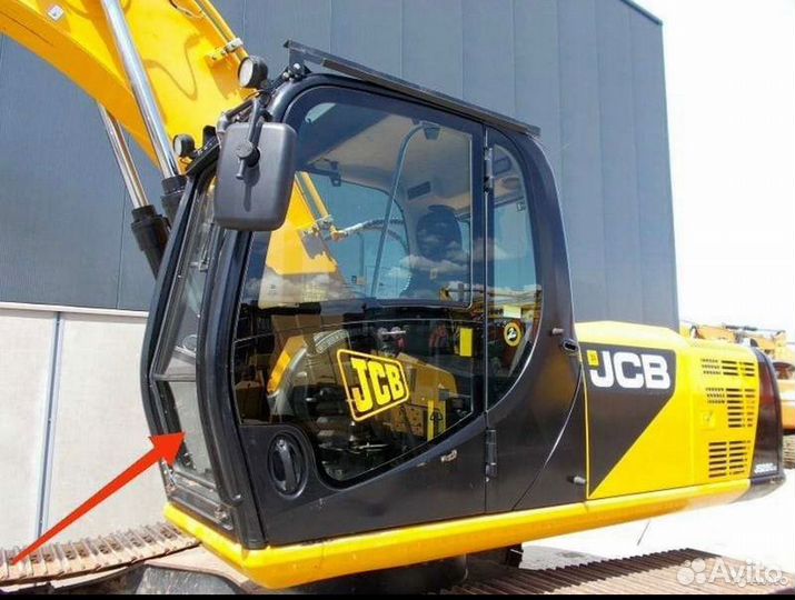 На JCB 160\180\200\220\330 Стекло лобовое нижнее