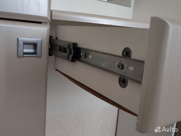 Туалетный столик с зеркалом