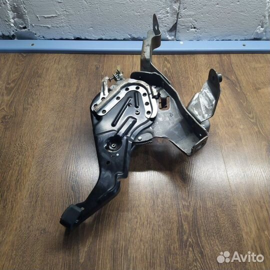 Ручник Nissan Teana J32 седан 2.5 2011