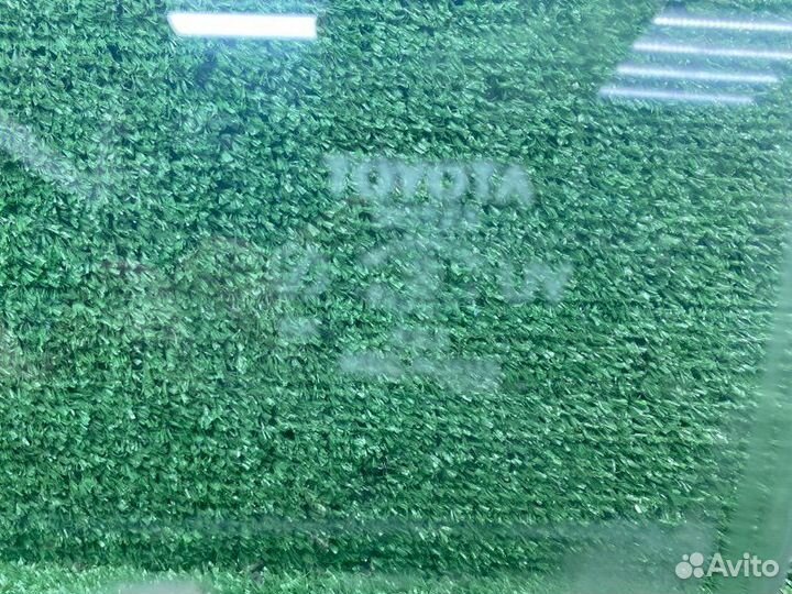 Стекло двери переднее левое Toyota Noah R60