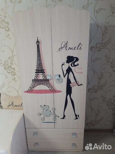 Детская кроватка и шкаф