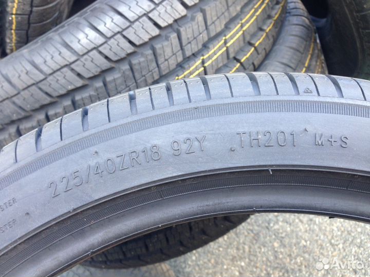 Triangle Sports TH201 225/40 R18 92Y
