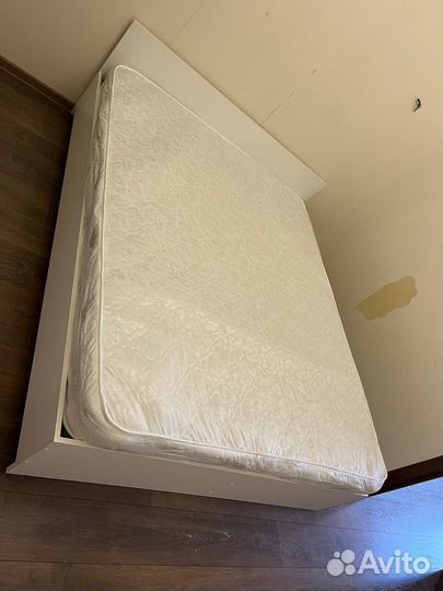 Кровать с матрасом