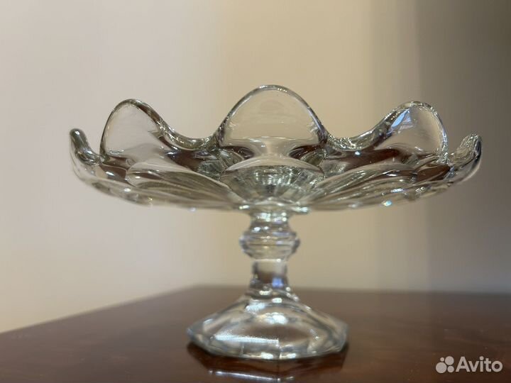 Старинная ваза для фруктов