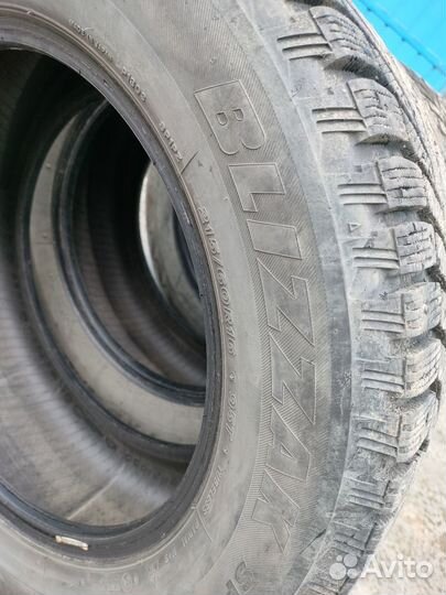 Bridgestone Blizzak LM-001 215/60 R16 95T