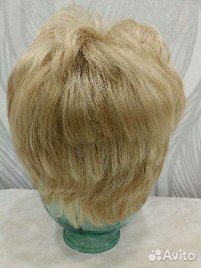 Парик современный. Короткая стрижка блонд