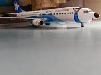 Модель самолета Boeing 737-800