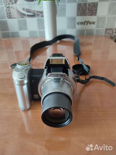 Компактный фотоаппарат Konica Minolta dimage z1