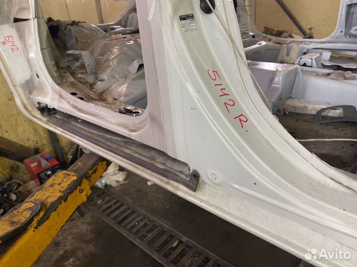 Порог кузова передний правый Toyota 139997