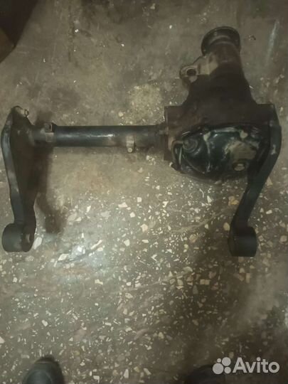 Передний редуктор л200