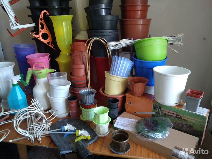 Горшки, вазы для цветов, кротоотпугиватель, лопата