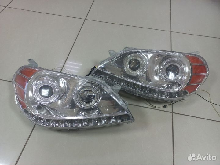 Фара линзованная на toyota mark GX110 пара