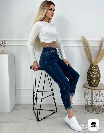 Джинсы мом с высокой талией на резинке