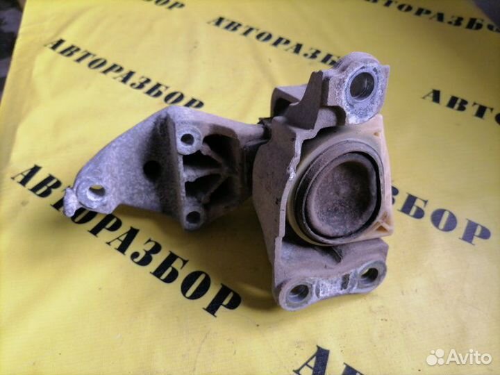 Опора двигателя правая Renault Megane 3 2009-2016